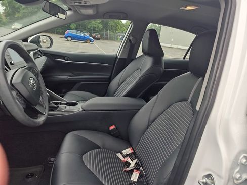Used 2023 Toyota Camry SE FWD image 6