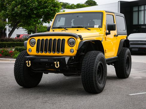 Used 2015 Jeep Wrangler Sahara AWD/4WD image 5