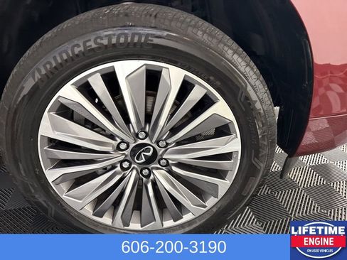 Used 2025 INFINITI QX80 Sensory AWD/4WD image 5
