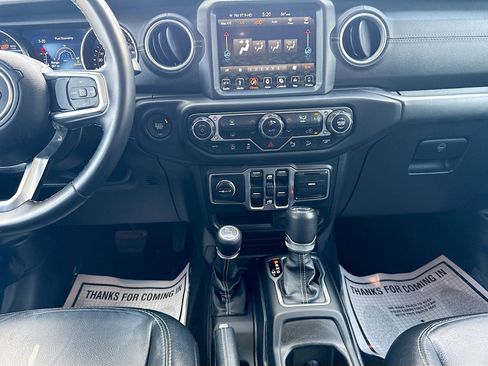 Used 2018 Jeep Wrangler Unlimited Sahara AWD/4WD image 17