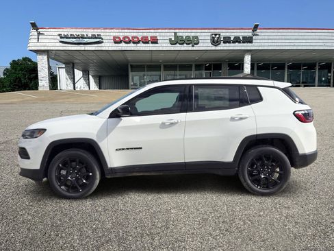 New 2026 Jeep Compass Latitude image 3