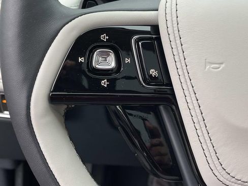 New 2026 Lincoln Aviator AWD image 31