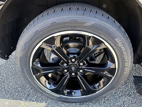 Used 2024 Ford Expedition Limited image 17