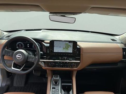 Certified 2025 Nissan Pathfinder Platinum AWD/4WD image 10