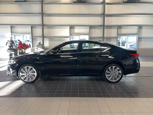 Used 2025 Nissan Altima 2.5 SL AWD/4WD image 5
