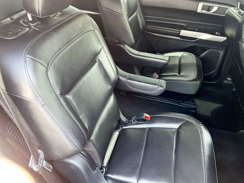 Used 2022 Ford Explorer XLT w/ Equipment Group 202A AWD/4WD image 29