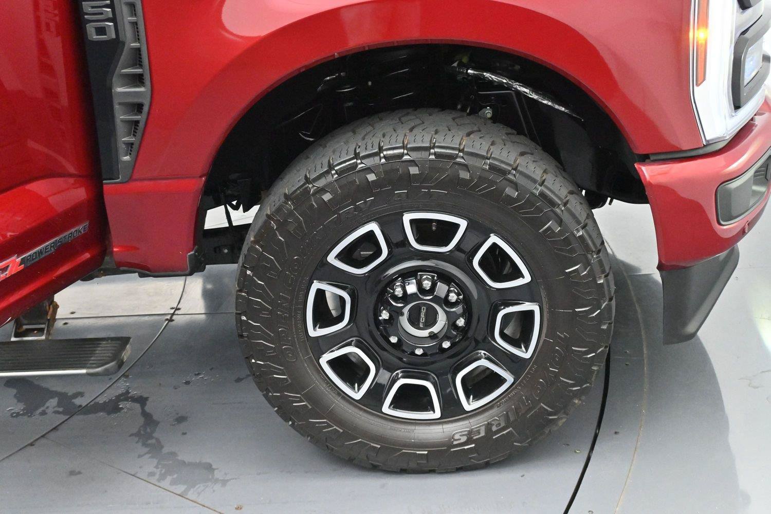 Used 2026 Ford F350 Platinum w/ FX4 Off-Road Package AWD/4WD image 38
