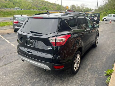 Used 2018 Ford Escape SE w/ SE Sync 3 Package AWD/4WD image 5