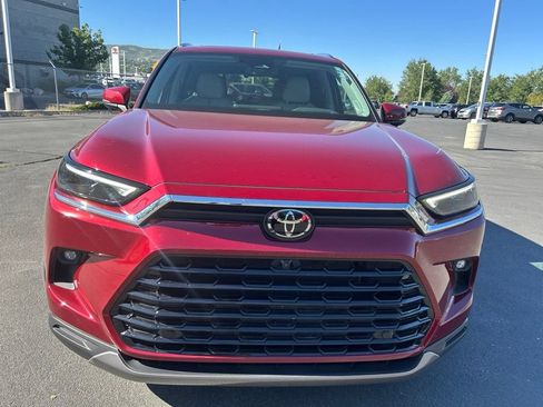 Used 2024 Toyota Grand Highlander AWD image 3