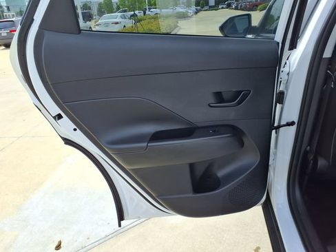 Used 2025 Hyundai Kona SEL FWD image 15
