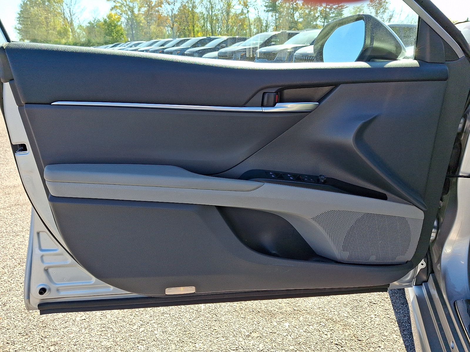 Used 2019 Toyota Camry SE w/ Protection Package (Q2) FWD image 13