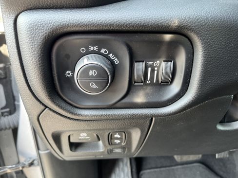 Used 2025 RAM 1500 Big Horn AWD/4WD image 16