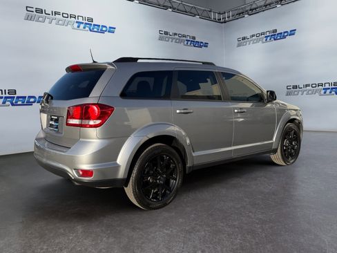 Used 2019 Dodge Journey SE image 5
