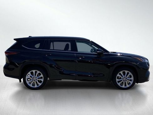 Used 2024 Toyota Highlander Limited AWD/4WD image 10