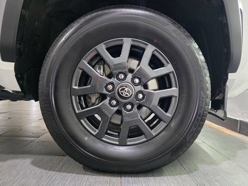 Used 2025 Toyota 4Runner SR5 AWD/4WD image 25