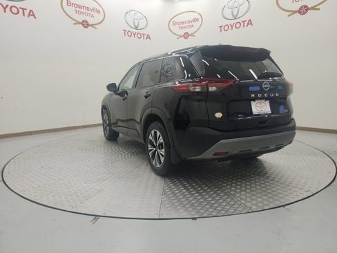 Used 2023 Nissan Rogue SV FWD image 3