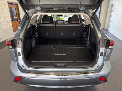 Used 2022 Toyota Highlander Limited w/ Protection Package #3 (TMS) AWD/4WD image 10