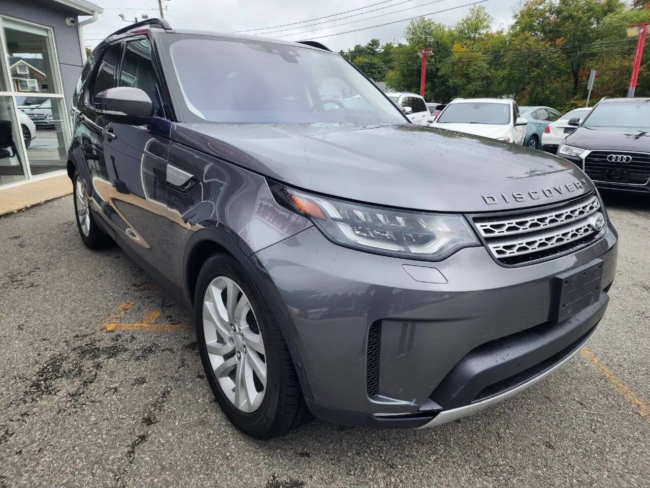Used 2019 Land Rover Discovery HSE AWD/4WD image 3