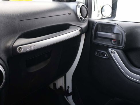 Used 2013 Jeep Wrangler Unlimited Sahara w/ Connectivity Group AWD/4WD image 14