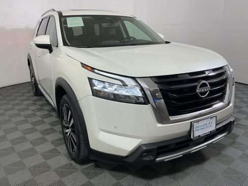 Used 2023 Nissan Pathfinder Platinum image 4