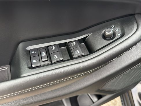 Used 2025 Jeep Grand Cherokee Laredo X w/ Luxury Tech Group I AWD/4WD image 12