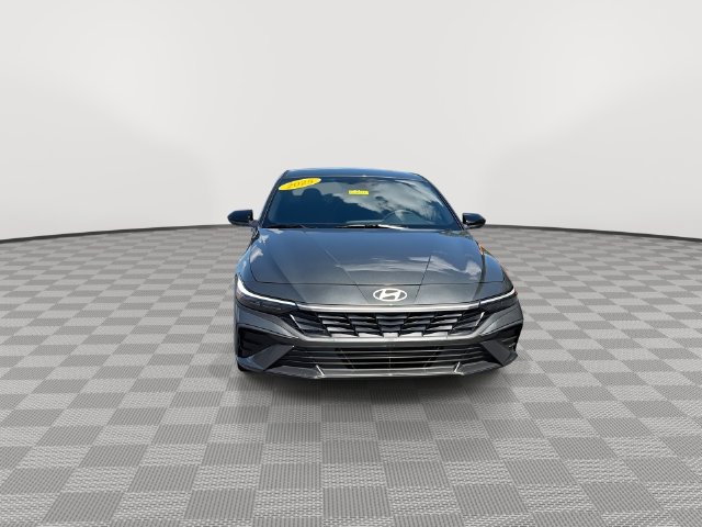 Used 2025 Hyundai Elantra Sport FWD image 4