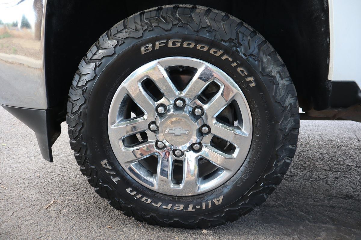 Used 2019 Chevrolet Silverado 2500 LTZ w/ Duramax Plus Package AWD/4WD image 38