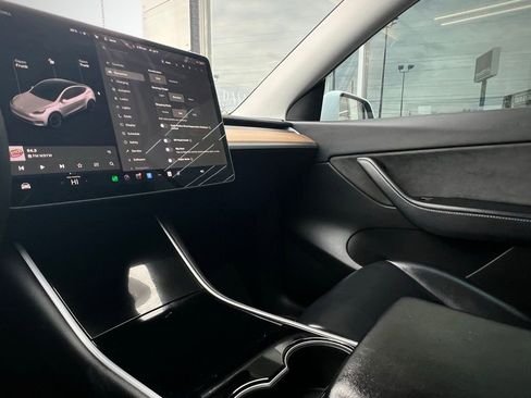 Used 2021 Tesla Model Y Long Range image 56