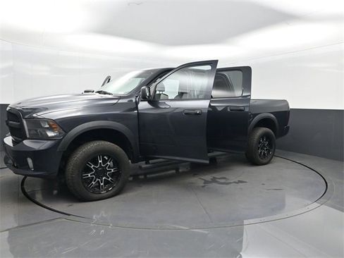 Used 2017 RAM 1500 Express image 28