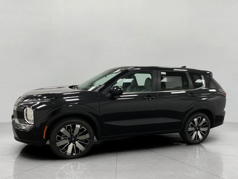 New 2025 Mitsubishi Outlander SE image 8