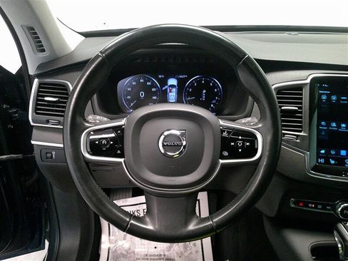 Used 2020 Volvo XC90 T6 Momentum w/ Protection Package Premier image 15