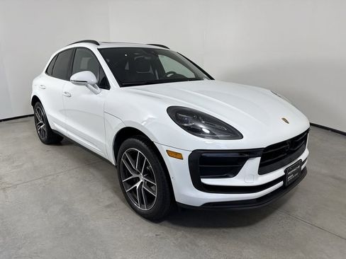Certified 2025 Porsche Macan image 9