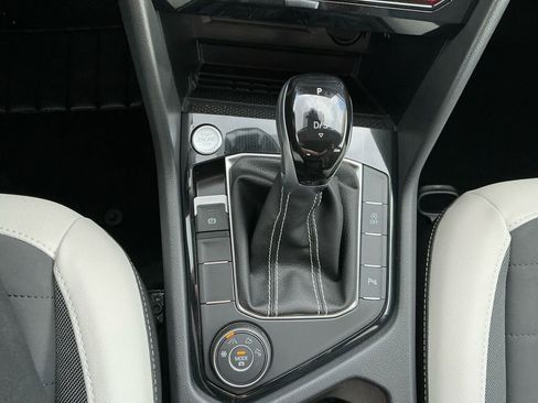 New 2025 Volkswagen Taos SE image 19