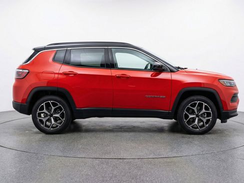 Used 2025 Jeep Compass Limited image 11