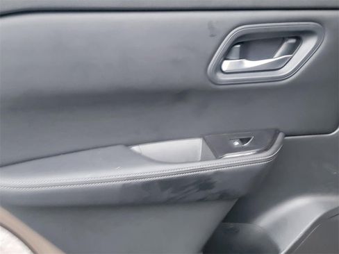 Certified 2025 Nissan Rogue SV image 10