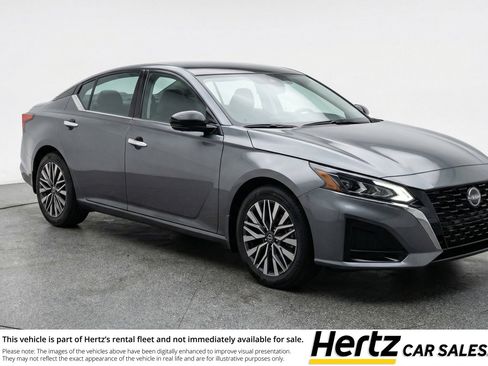 Used 2025 Nissan Altima 2.5 SV FWD image 1