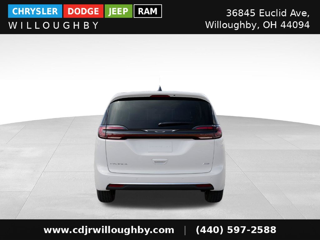New 2027 Chrysler Pacifica Select w/ Family Tech Group AWD/4WD image 8