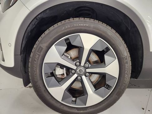 Certified 2026 Volvo XC40 B5 Plus AWD/4WD image 8