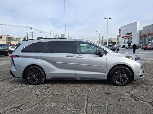 Certified 2024 Toyota Sienna XSE image 8