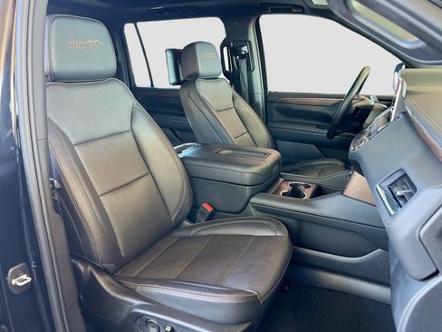 Used 2024 Chevrolet Suburban High Country AWD/4WD image 31