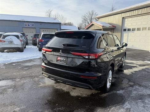 Used 2022 Mitsubishi Outlander ES image 7