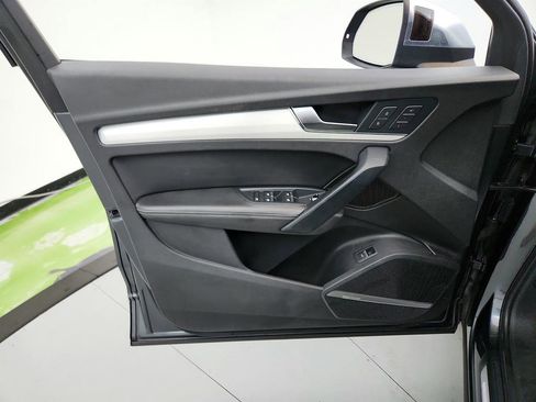 Used 2018 Audi SQ5 Premium Plus w/ Navigation Package image 25