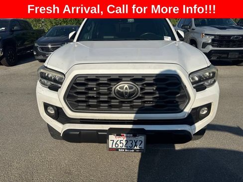 Used 2020 Toyota Tacoma TRD Off-Road w/ Technology Package AWD/4WD image 2