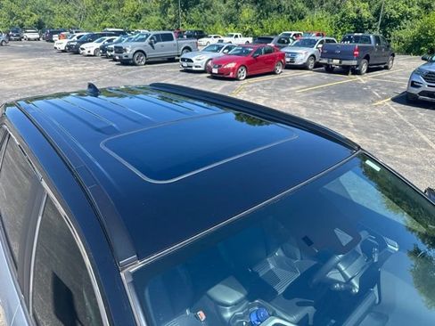 Used 2019 Toyota RAV4 XSE AWD/4WD image 4