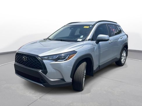 Certified 2024 Toyota Corolla Cross LE w/ Moonroof Package FWD image 2