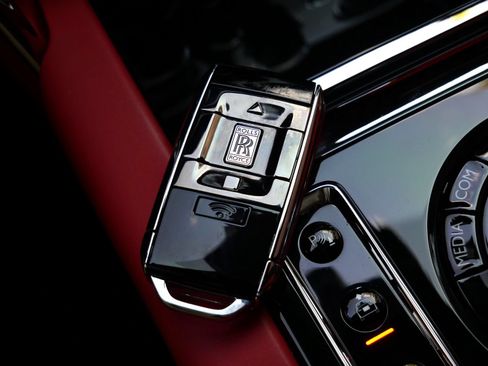 Used 2021 Rolls-Royce Cullinan AWD/4WD image 33