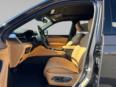 New 2025 Jeep Grand Cherokee Summit image 11