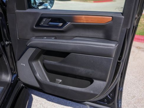 Used 2025 GMC Yukon Denali image 28