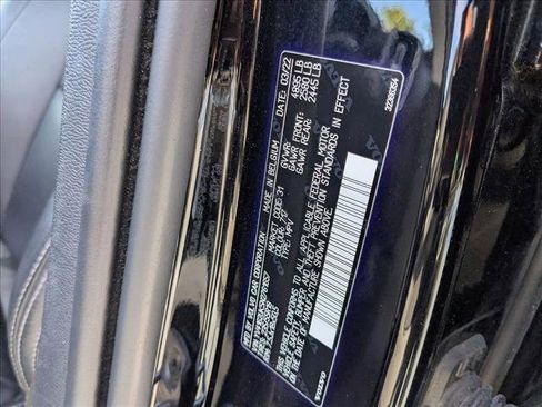 Used 2022 Volvo XC40 T5 Momentum image 20