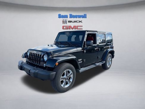 Used 2015 Jeep Wrangler Unlimited Sahara w/ Connectivity Group AWD/4WD image 5